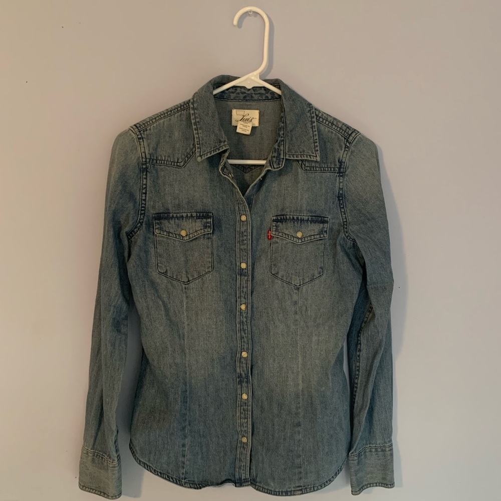 Women’s Levi’s Denim Shirt